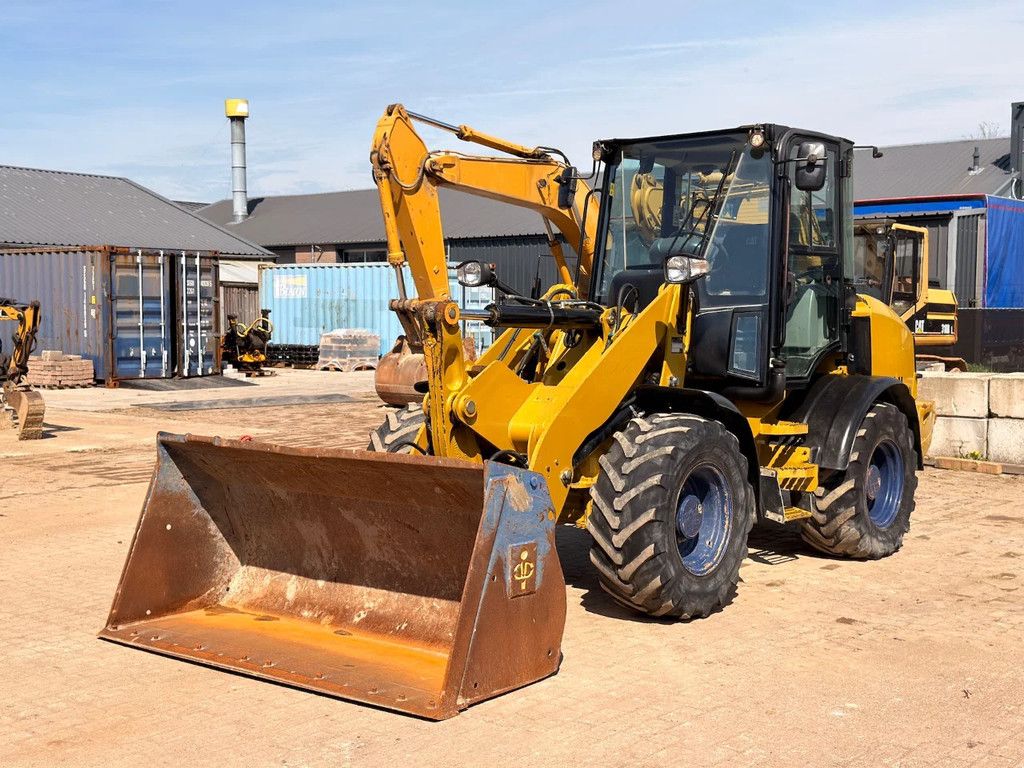 Caterpillar 908M - Quick Coupler / Automatic Greasing / Forks and Bucket