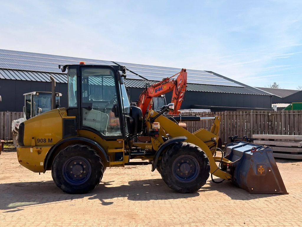 Caterpillar 908M - Quick Coupler / Automatic Greasing / Forks and Bucket