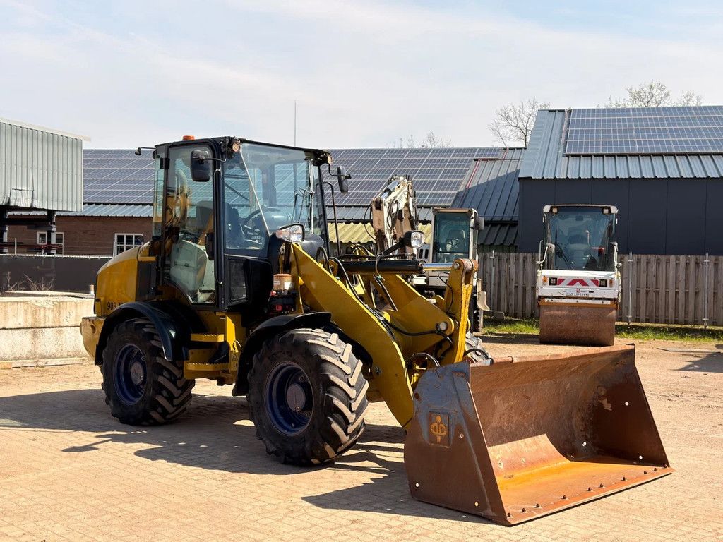 Caterpillar 908M - Quick Coupler / Automatic Greasing / Forks and Bucket