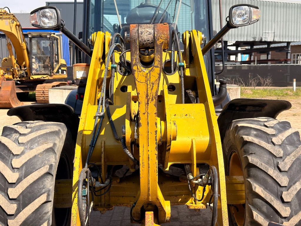 Caterpillar 908M - Quick Coupler / Automatic Greasing / Forks and Bucket