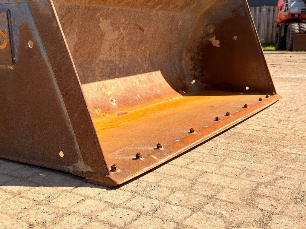 Caterpillar 908M - Quick Coupler / Automatic Greasing / Forks and Bucket