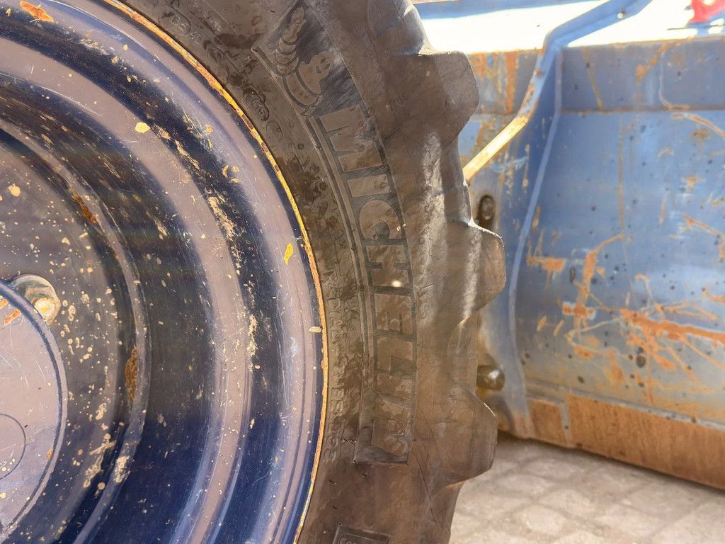 Caterpillar 908M - Quick Coupler / Automatic Greasing / Forks and Bucket