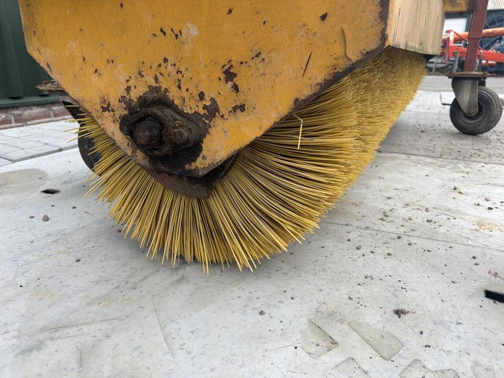 Sweep bezem - Gebruikt
