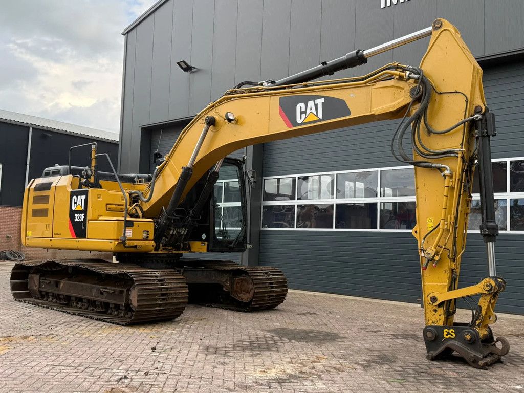 Caterpillar 323FL