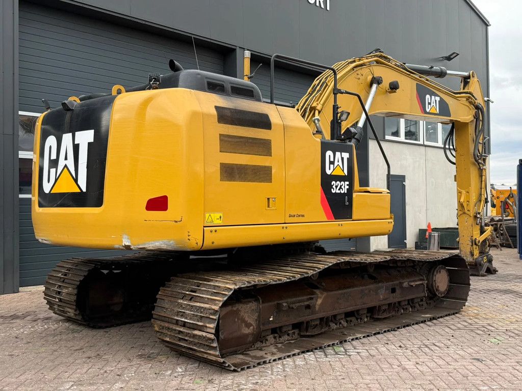 Caterpillar 323FL