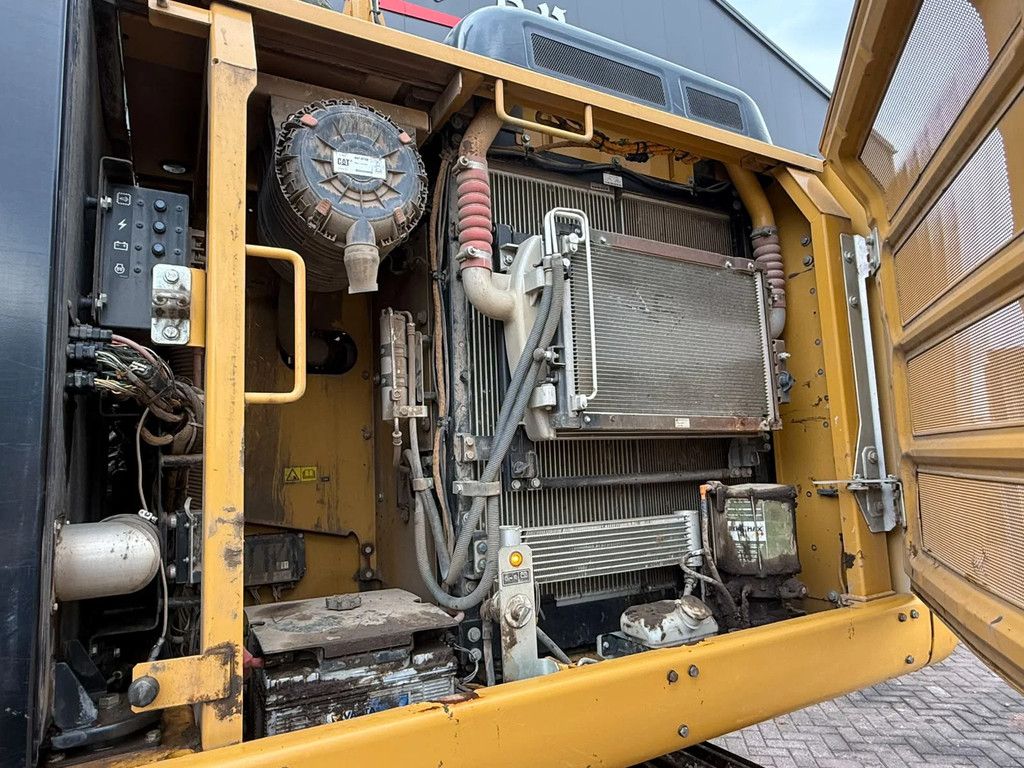 Caterpillar 323FL