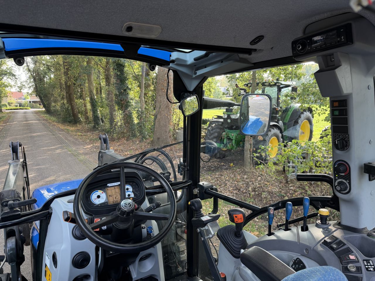 New Holland T4.85