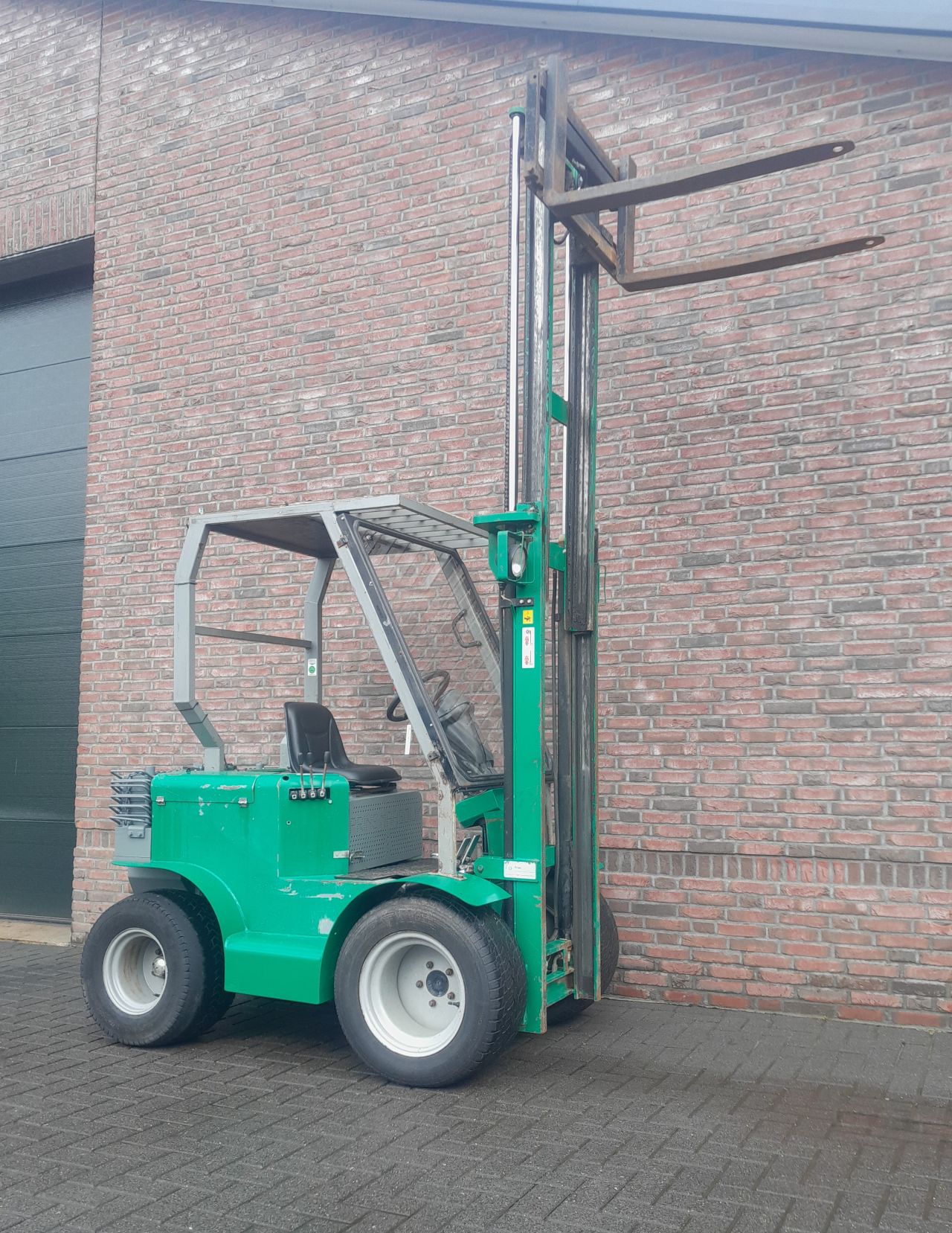 Compacte Diesel Veldheftruck