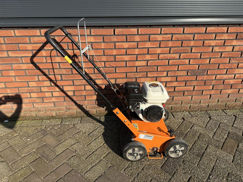 Eliet E401 VM VERTICUTEERMACHINE