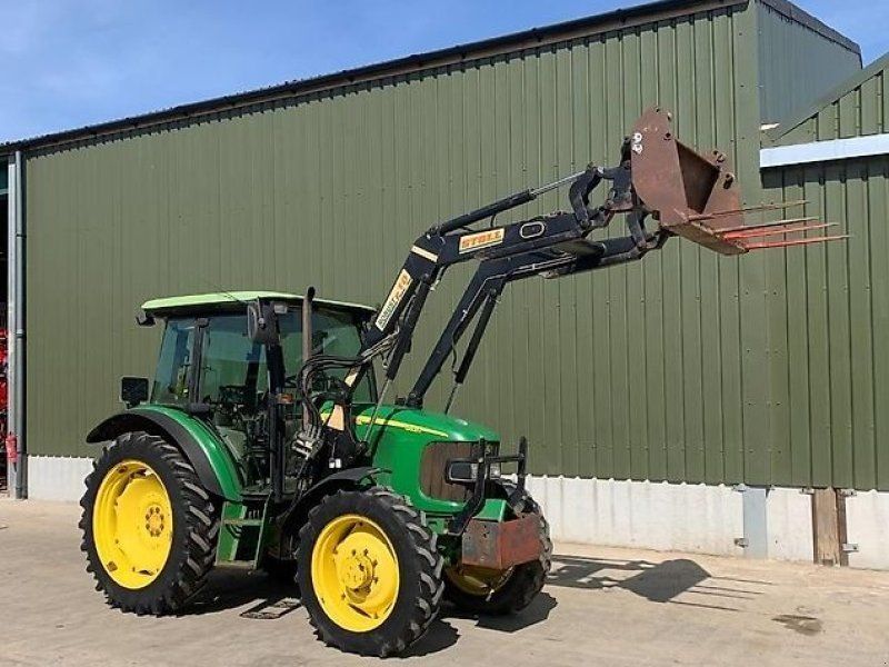 John Deere 5820