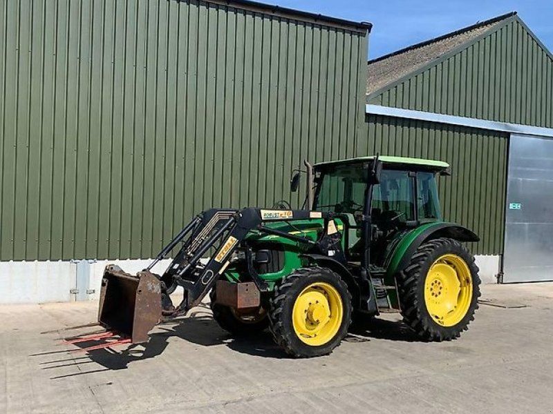 John Deere 5820