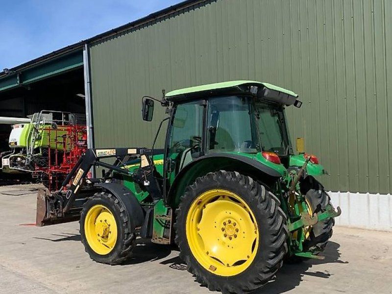 John Deere 5820
