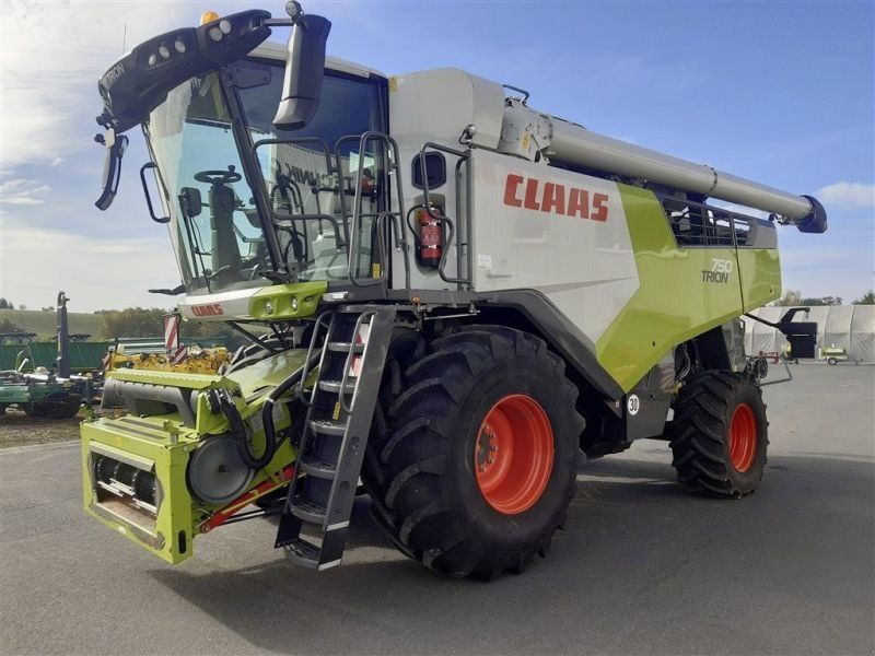 Claas TRION 750