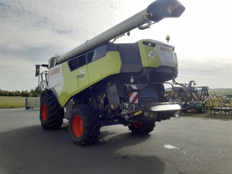 Claas TRION 750