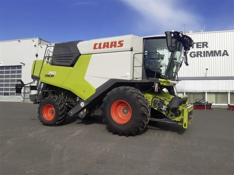 Claas TRION 750
