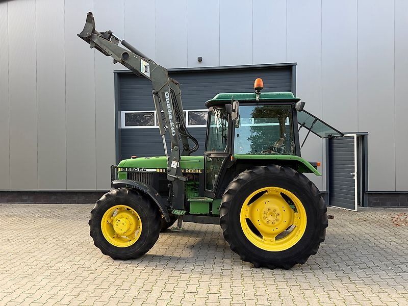 John Deere 2850 AS mit Quicke Industriefrontlader