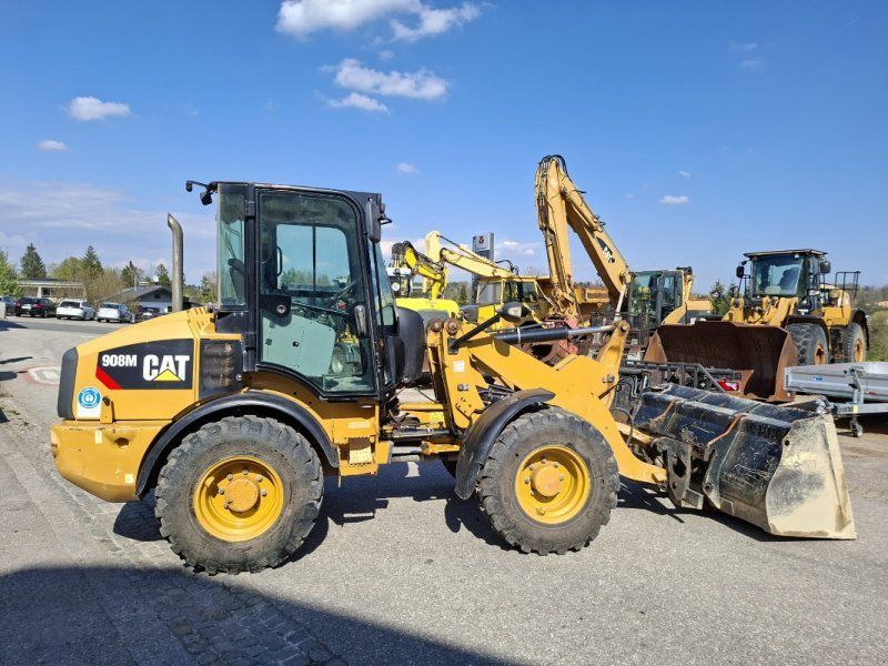 Caterpillar 908M