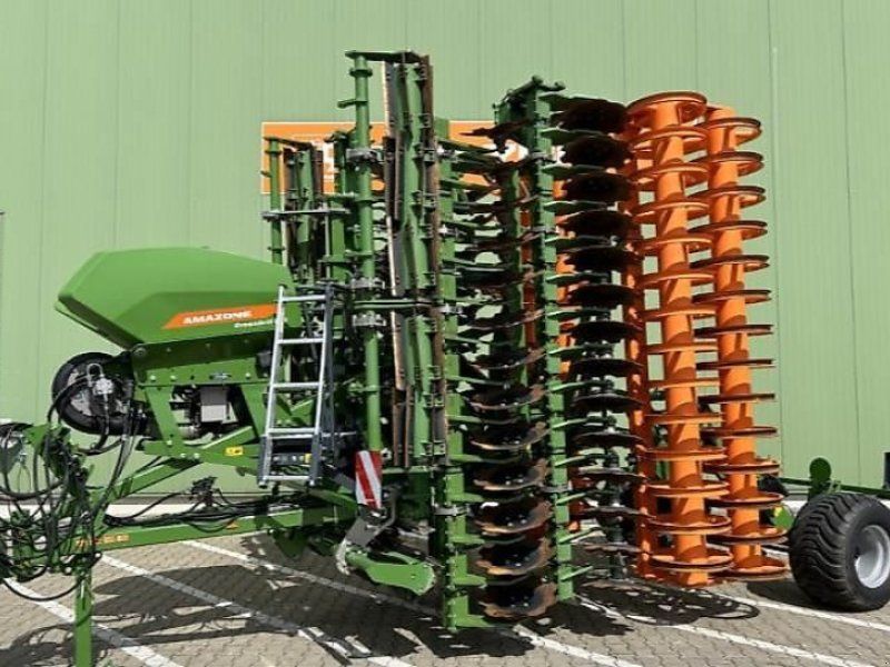 Amazone CATROS+ 7003-2TS  mit Green Drill 501 zur Zwischenfruchtsaat