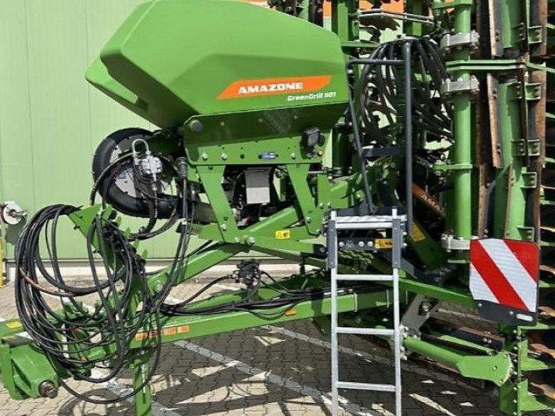 Amazone CATROS+ 7003-2TS  mit Green Drill 501 zur Zwischenfruchtsaat