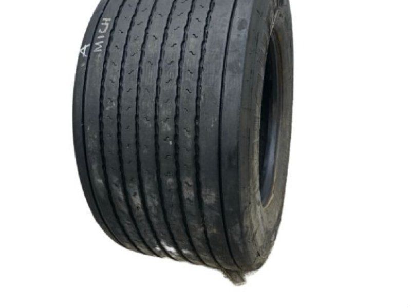 Michelin 445/45R19.5 70%