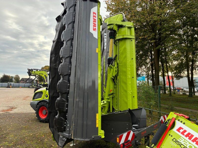 Claas Disco 9300 Direct Swather