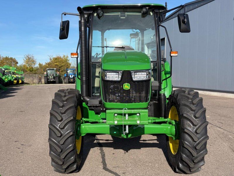 John Deere 5067E