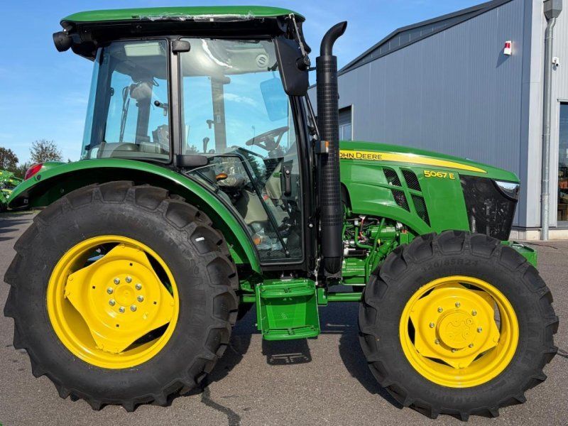 John Deere 5067E
