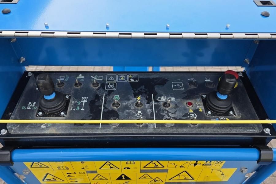 Genie S-80J Trax Valid inspection, Diesel, 4x4 Drive, 26