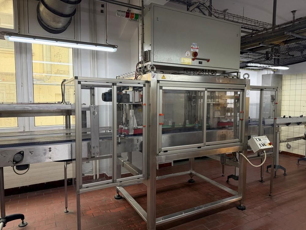 Lane divider machine