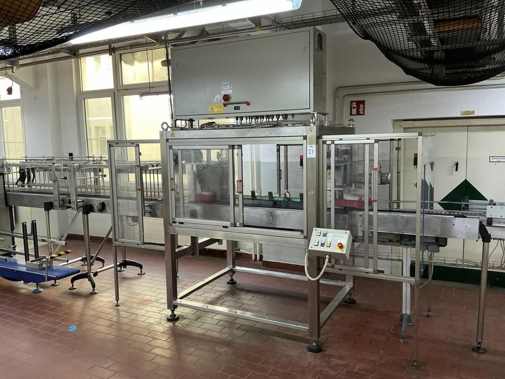 Lane divider machine