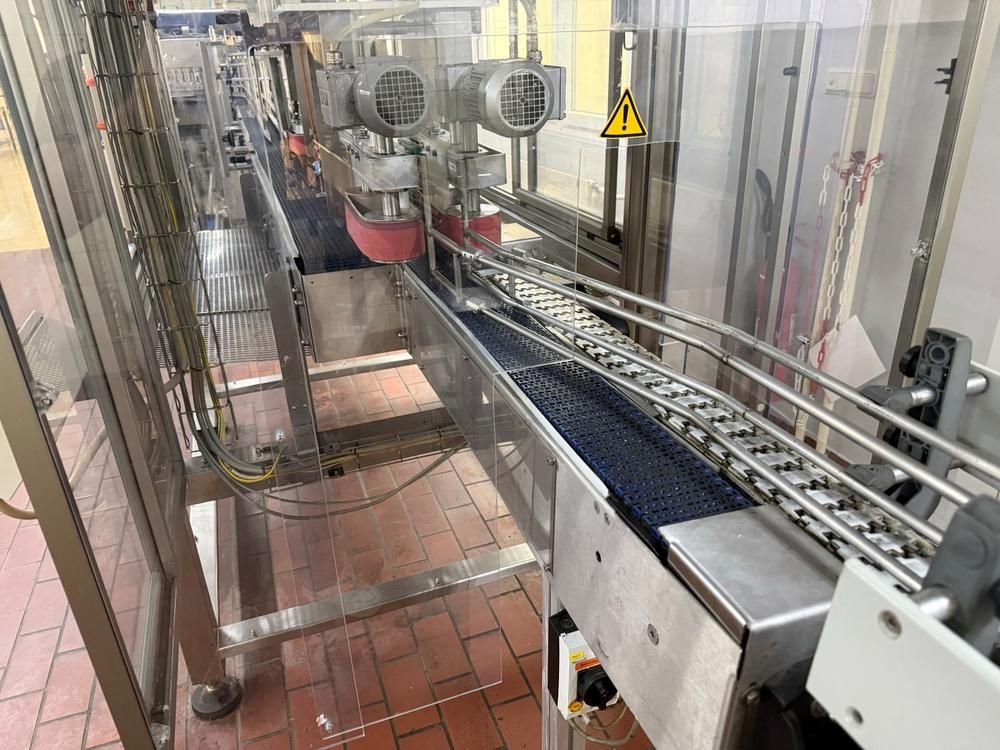 Lane divider machine
