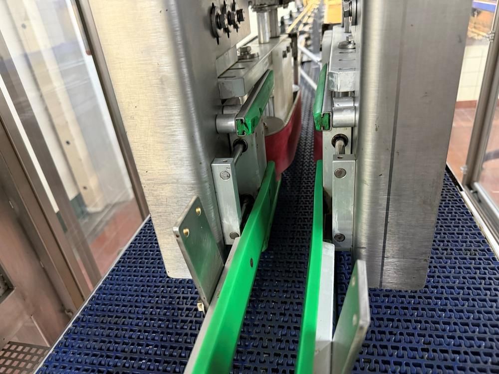 Lane divider machine