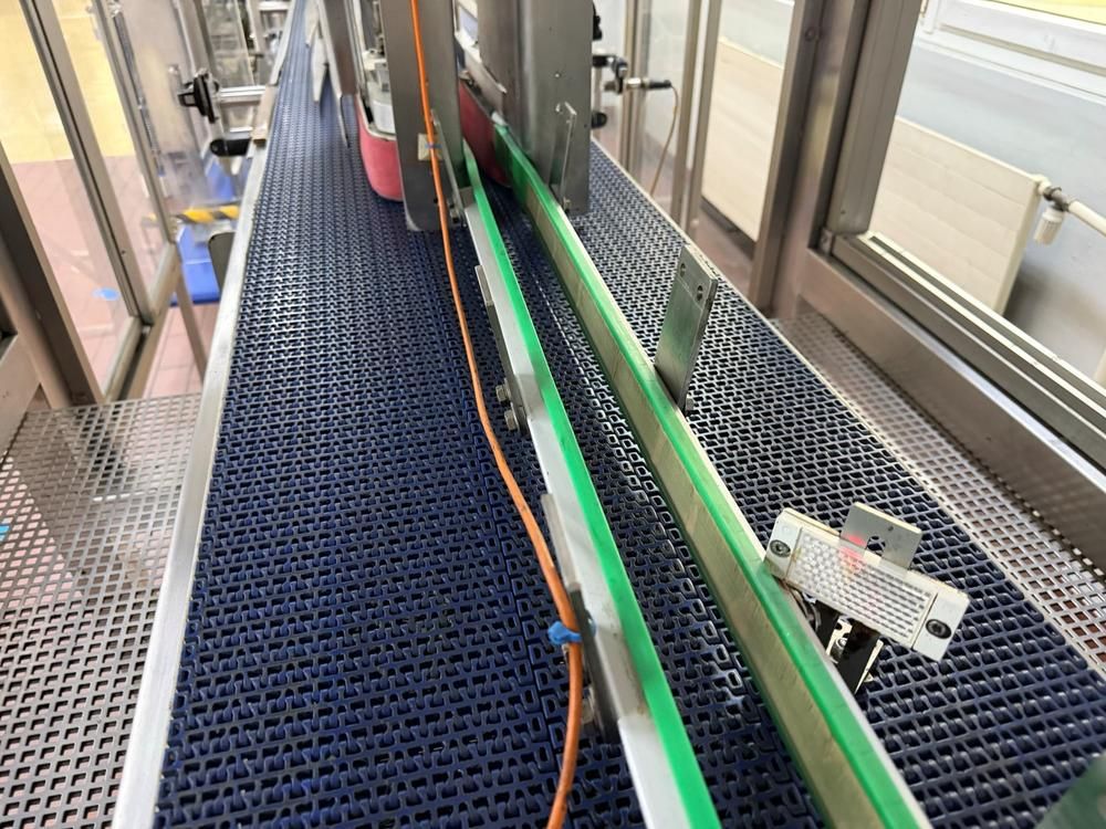 Lane divider machine