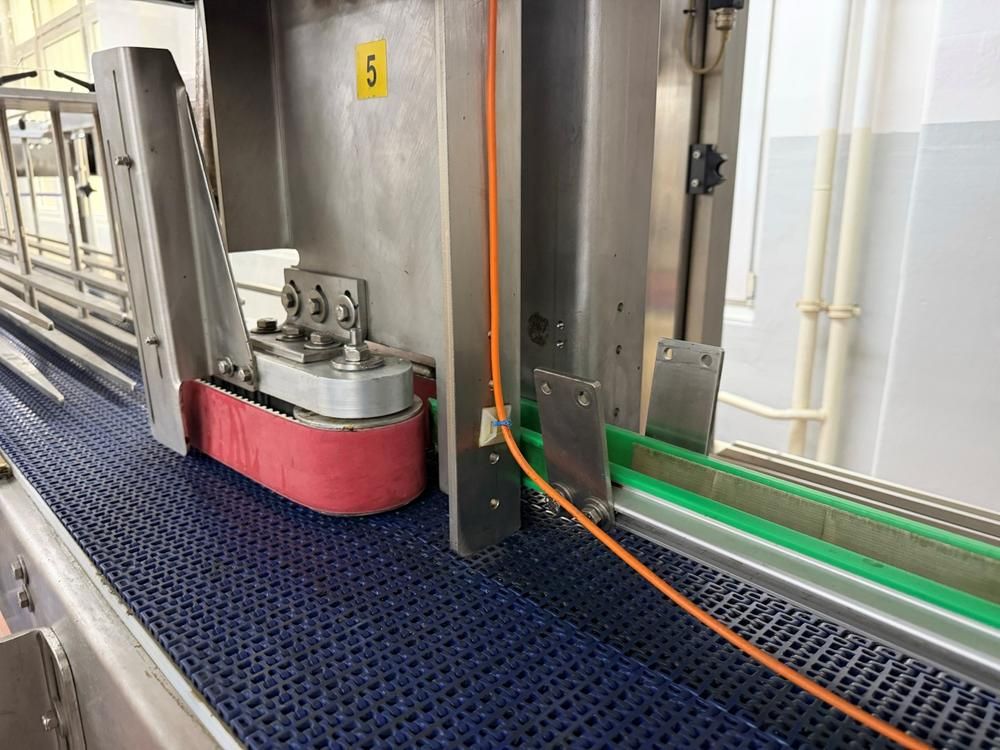 Lane divider machine