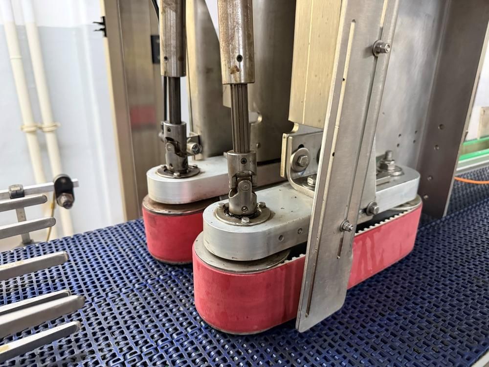 Lane divider machine
