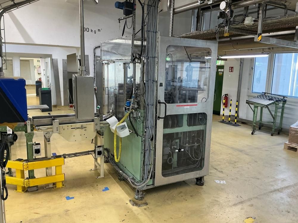 1988 IWK TU 200 / TZ 101 Filling machine