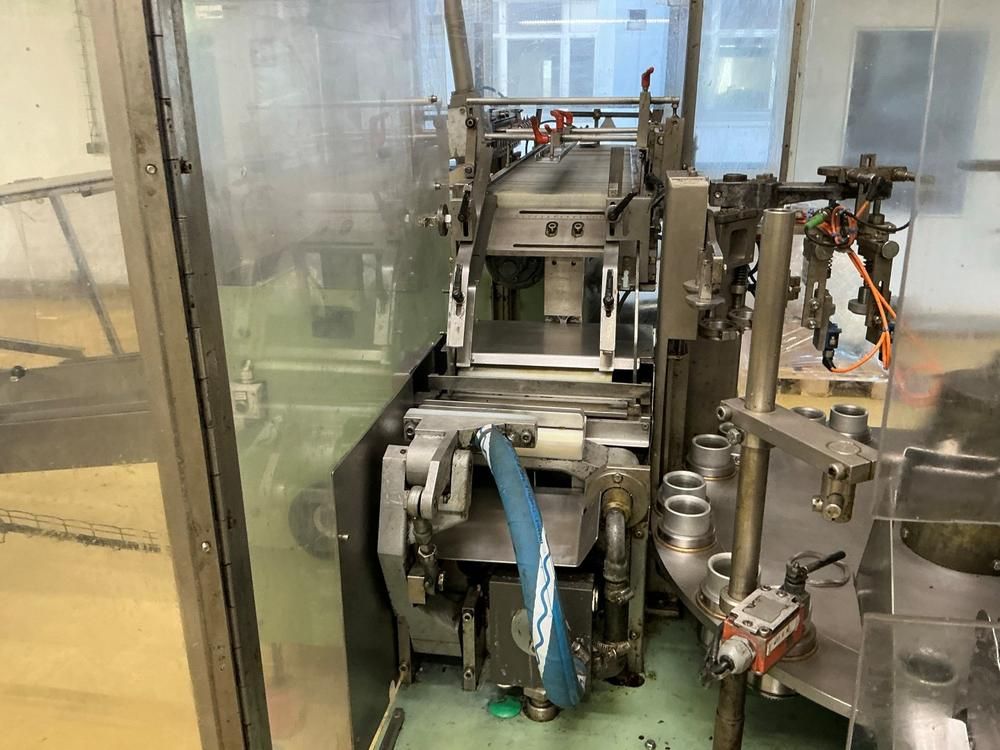 1988 IWK TU 200 / TZ 101 Filling machine