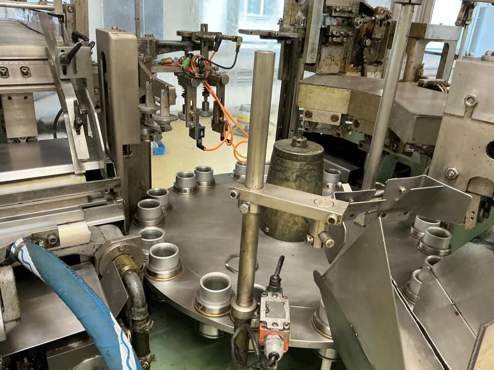 1988 IWK TU 200 / TZ 101 Filling machine