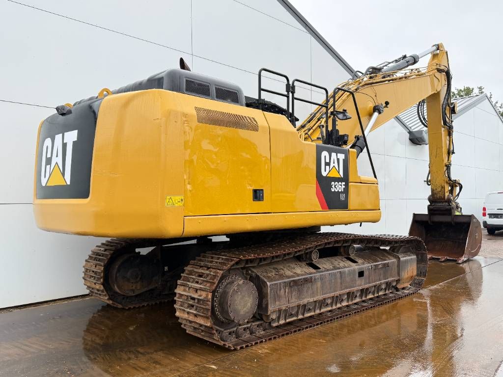 CAT 337FLN - German / OilQuick / Rear + Side Camera