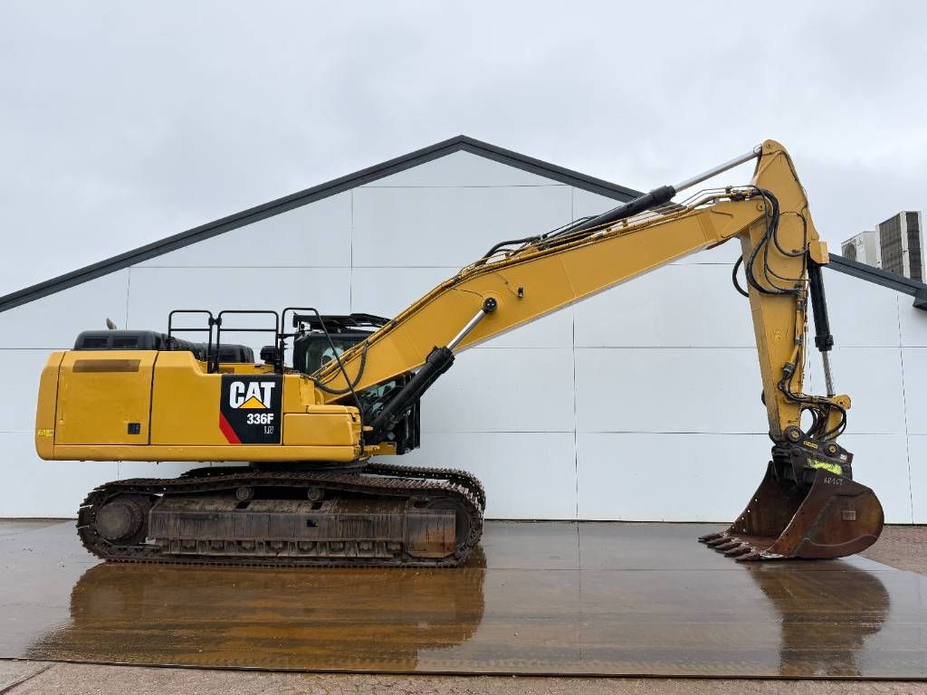 CAT 337FLN - German / OilQuick / Rear + Side Camera