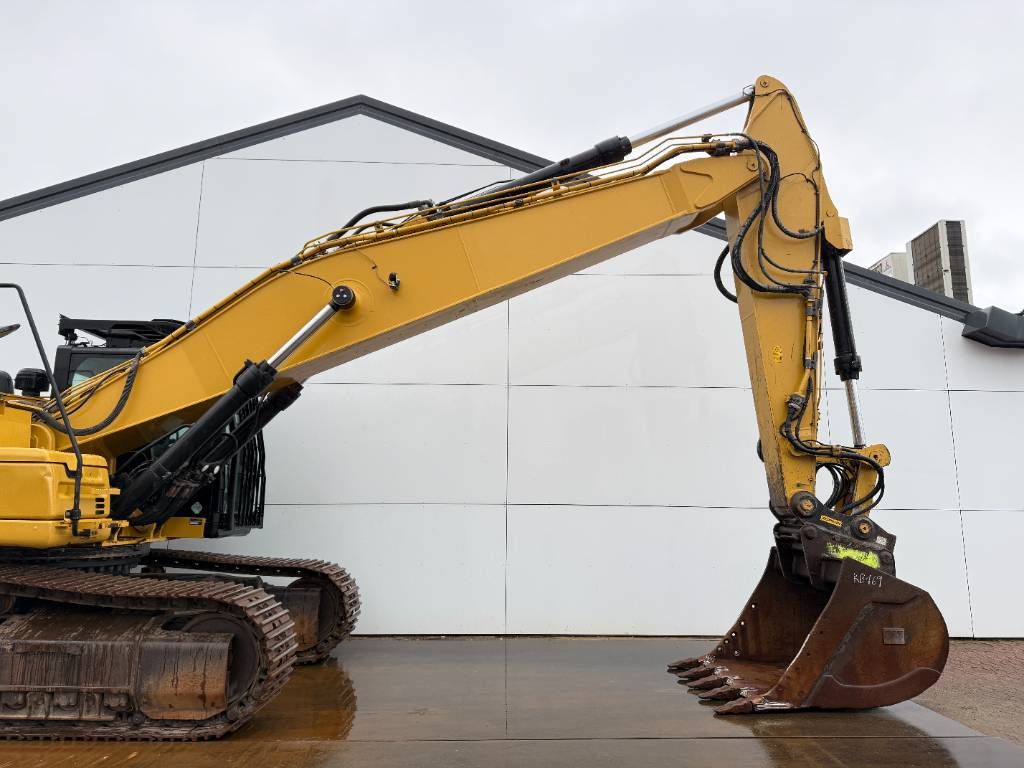CAT 337FLN - German / OilQuick / Rear + Side Camera