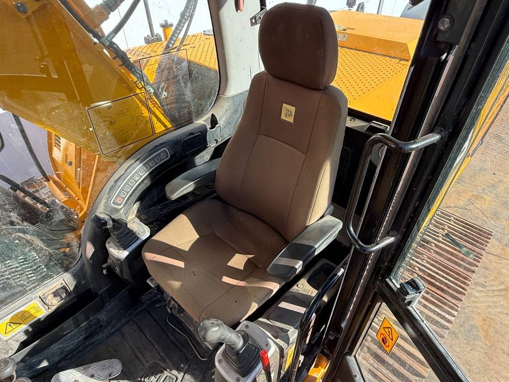 JCB JS260LC - Hammer Lines / Heated Seat