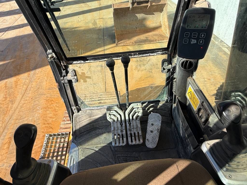 JCB JS260LC - Hammer Lines / Heated Seat