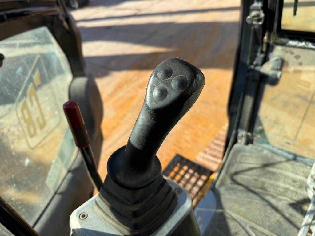 JCB JS260LC - Hammer Lines / Heated Seat