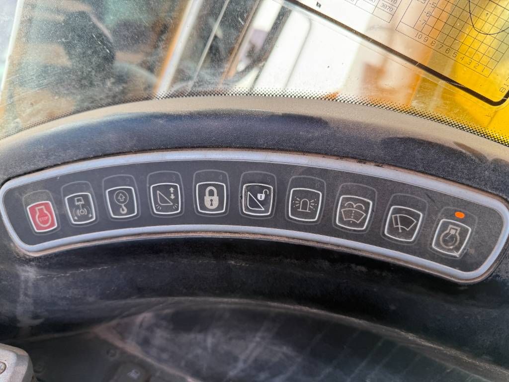 JCB JS260LC - Hammer Lines / Heated Seat