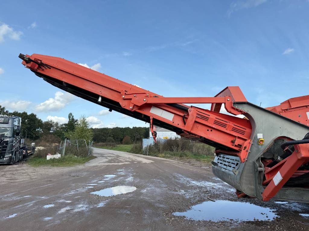Sankvik QE340 - Caterpillar Engine / 2 Side Convey