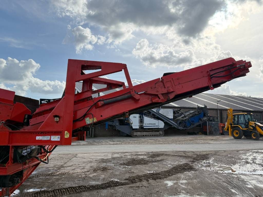 Terex Finlay 883T - 2 Side Conveyor / Auto Greasing
