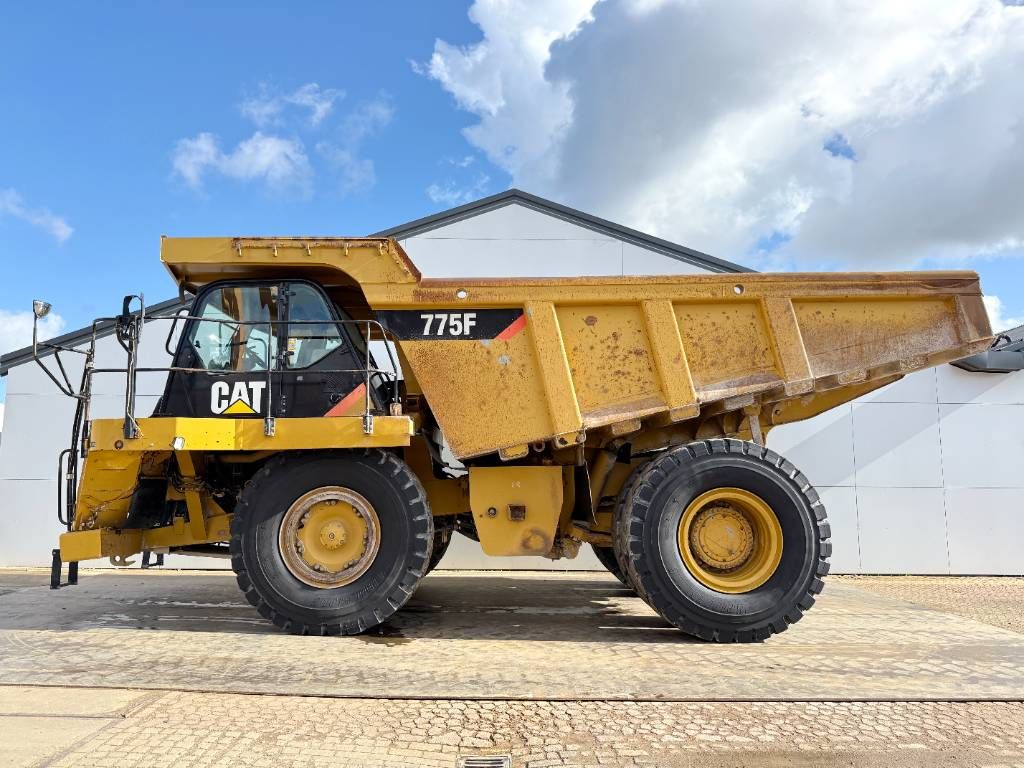 CAT 775F - German Machine / Auto Greasing