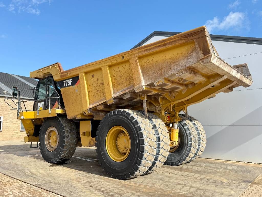 CAT 775F - German Machine / Auto Greasing