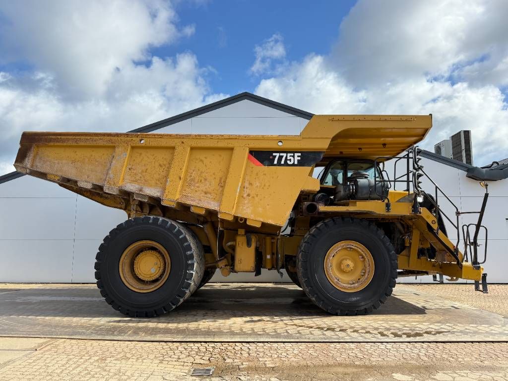 CAT 775F - German Machine / Auto Greasing